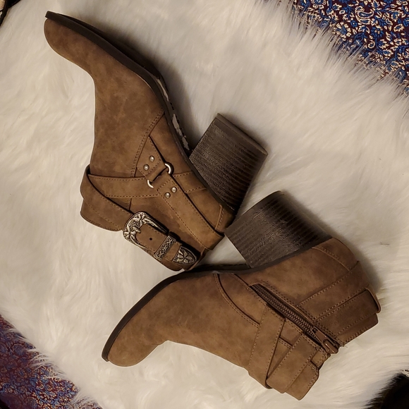 Indigo rd. Booties size7. Like New! - Picture 5 of 10